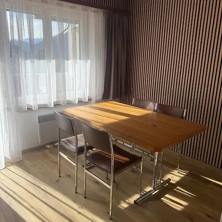 Goliath 44 & 45 アパート *